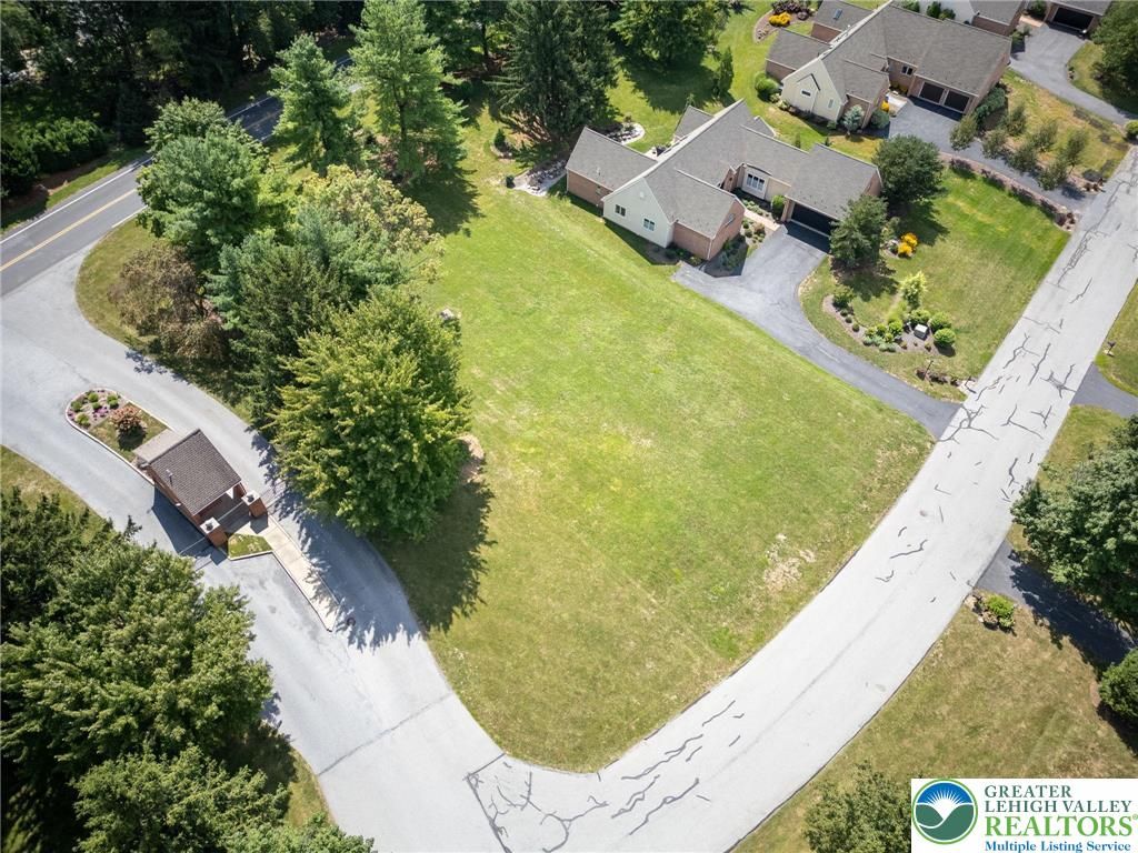 2520 Gracie Lone, Lower Macungie Twp, PA 18062