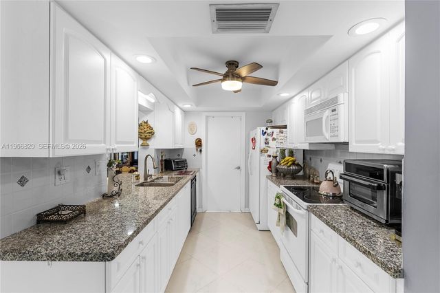 7185 E Tropical Way, Plantation, FL 33317