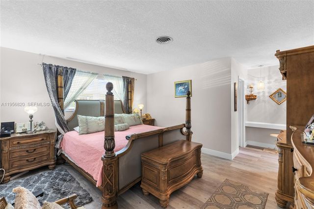 7185 E Tropical Way, Plantation, FL 33317