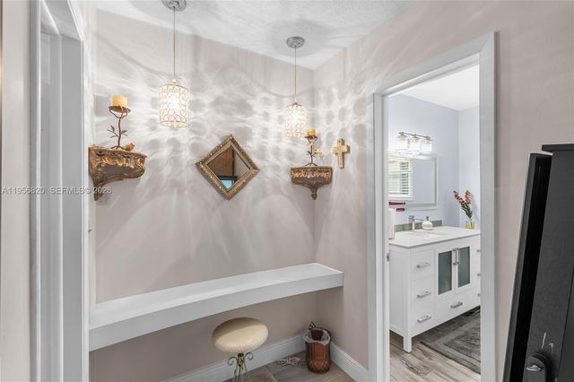 7185 E Tropical Way, Plantation, FL 33317