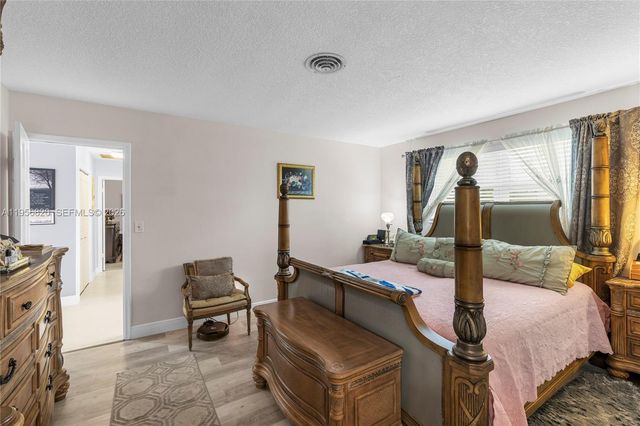 7185 E Tropical Way, Plantation, FL 33317