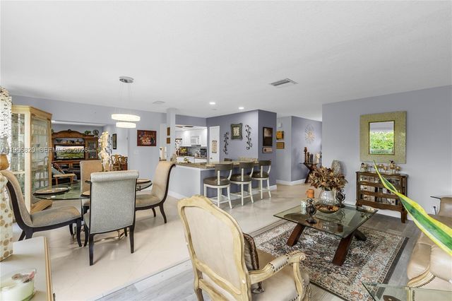 7185 E Tropical Way, Plantation, FL 33317