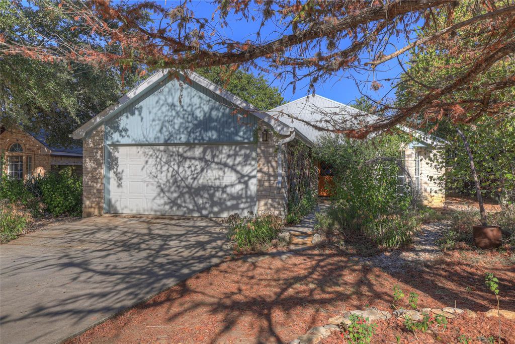 1724 Ramona CIR, San Marcos, TX 78666