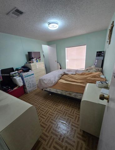 1061 SW 131 PL, Miami, FL 33184