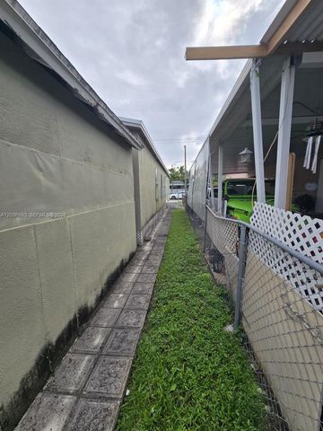 1061 SW 131 PL, Miami, FL 33184