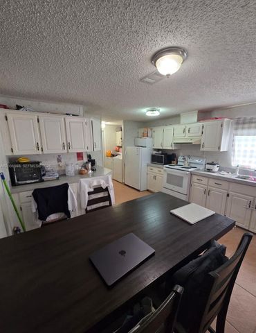 1061 SW 131 PL, Miami, FL 33184