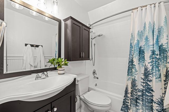 203 Melba Dr, Nampa, ID 83686