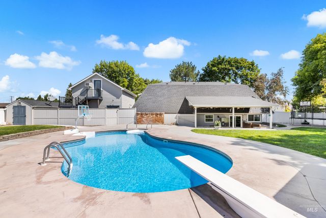 203 Melba Dr, Nampa, ID 83686