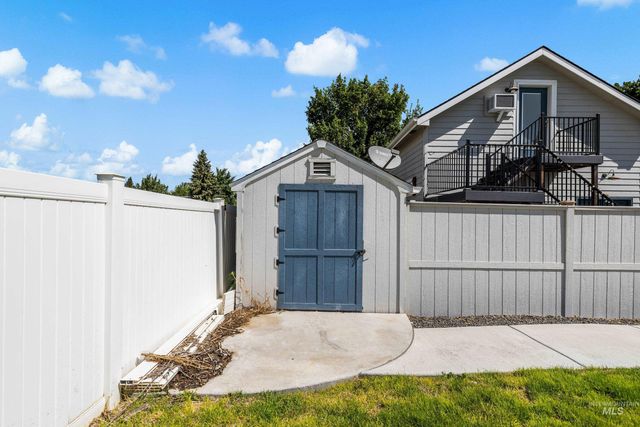 203 Melba Dr, Nampa, ID 83686