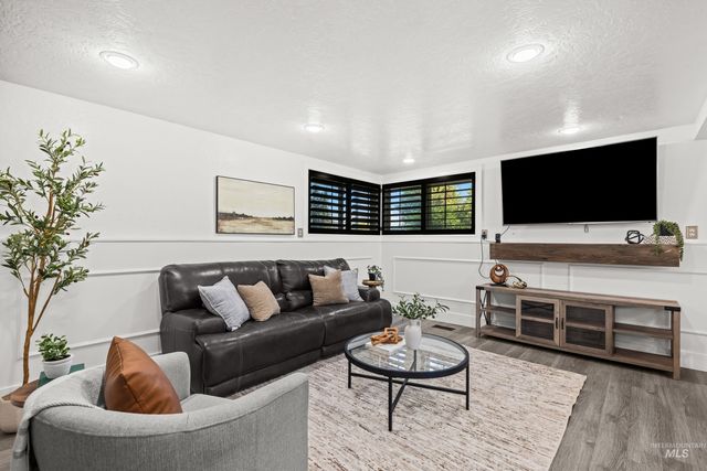203 Melba Dr, Nampa, ID 83686