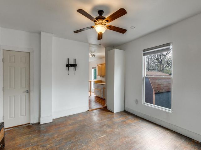 1903 E 10th ST, Austin, TX 78702