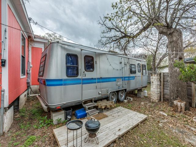 1903 E 10th ST, Austin, TX 78702