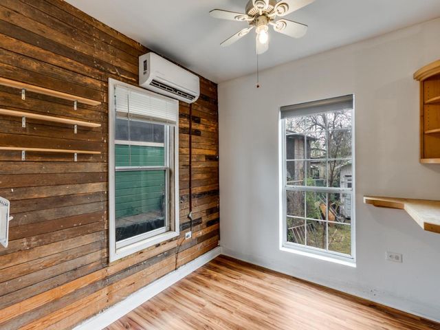 1903 E 10th ST, Austin, TX 78702