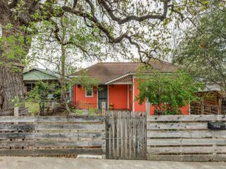1903 E 10th ST, Austin, TX 78702