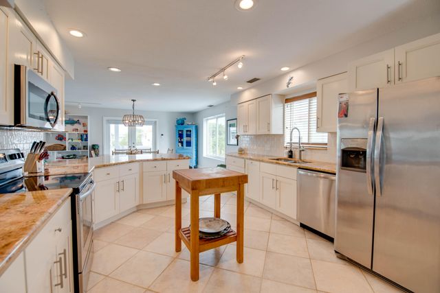 27365 Barbuda Lane, Ramrod Key, FL 33042