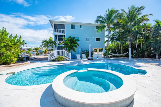 27365 Barbuda Lane, Ramrod Key, FL 33042