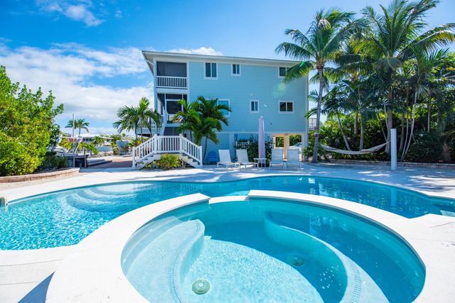 27365 Barbuda Lane, Ramrod Key, FL 33042