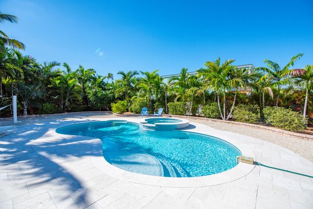 27365 Barbuda Lane, Ramrod Key, FL 33042