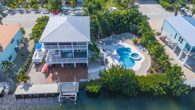 27365 Barbuda Lane, Ramrod Key, FL 33042