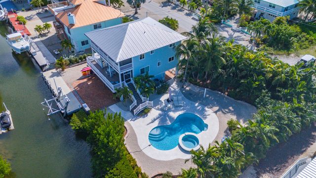 27365 Barbuda Lane, Ramrod Key, FL 33042