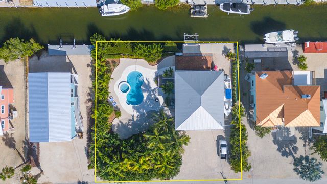 27365 Barbuda Lane, Ramrod Key, FL 33042