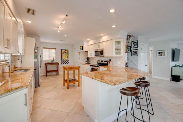 27365 Barbuda Lane, Ramrod Key, FL 33042