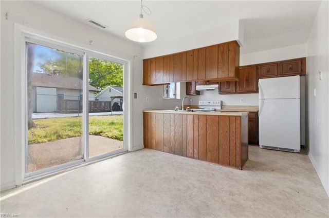 509 Chownings DR, Virginia Beach, VA 23462