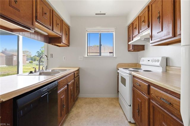 509 Chownings DR, Virginia Beach, VA 23462