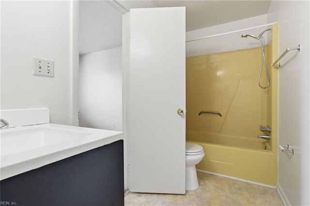 509 Chownings DR, Virginia Beach, VA 23462