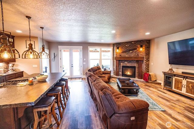 30 Forest Heights, Cathlamet, WA 98612