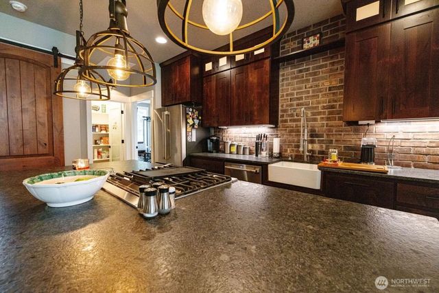 30 Forest Heights, Cathlamet, WA 98612