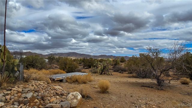 6962 E Black Kettle Drive, Yucca, AZ 86438