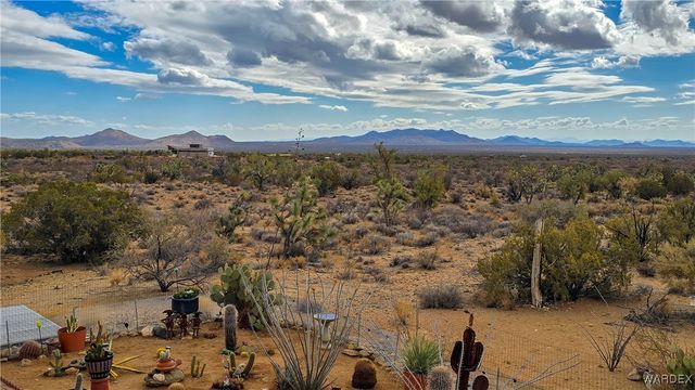 6962 E Black Kettle Drive, Yucca, AZ 86438