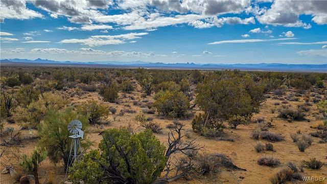 6962 E Black Kettle Drive, Yucca, AZ 86438