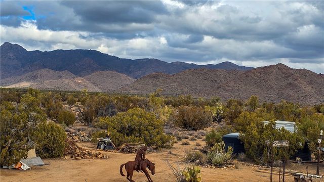 6962 E Black Kettle Drive, Yucca, AZ 86438