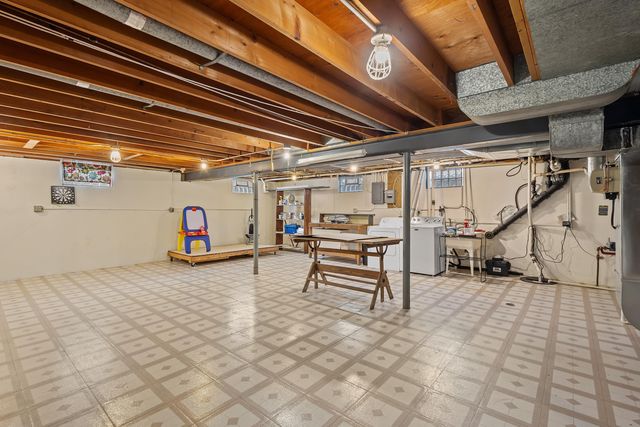 7748 Delaware Place, Merrillville, IN 46410