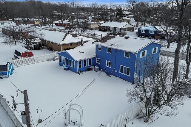 7748 Delaware Place, Merrillville, IN 46410