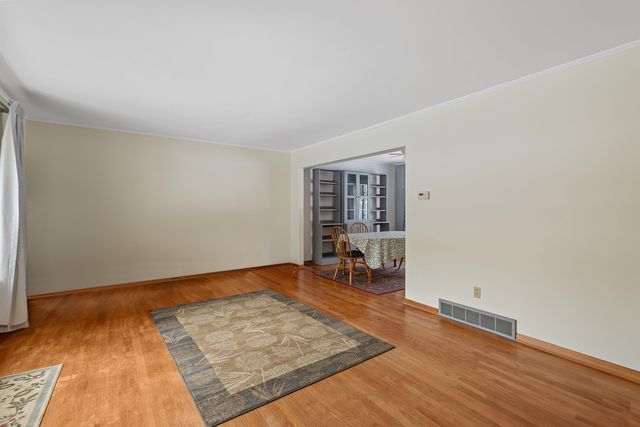 7748 Delaware Place, Merrillville, IN 46410