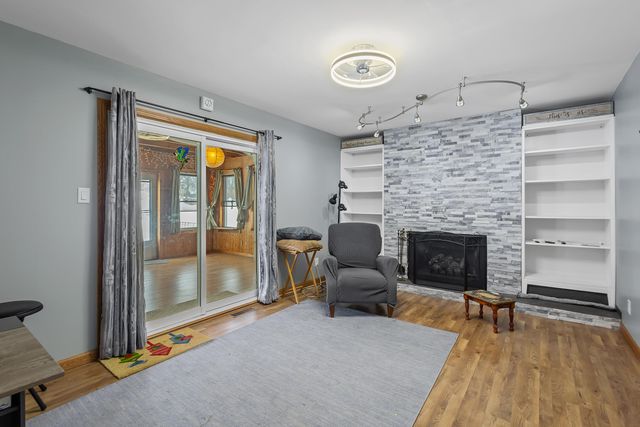 7748 Delaware Place, Merrillville, IN 46410