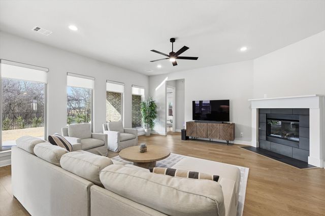 3056 Farmhouse Drive, Midlothian, TX 76065