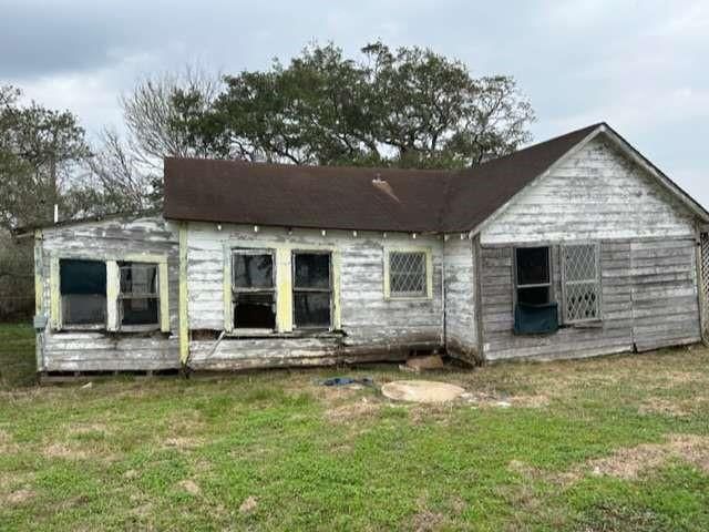 343 County Road 272, Bay City, TX 77414