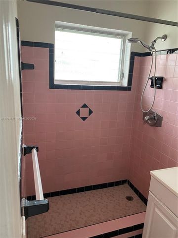 5616 Arthur St South, Hollywood, FL 33021