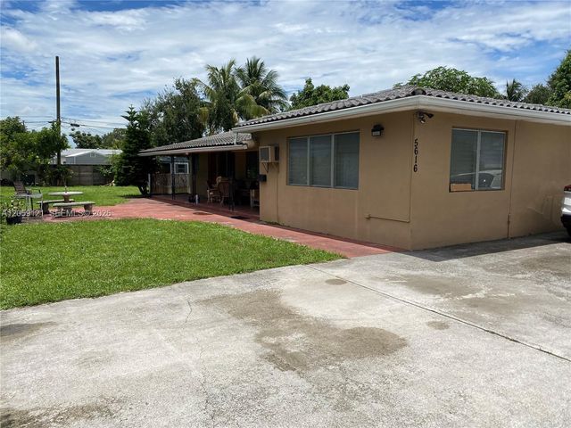 5616 Arthur St South, Hollywood, FL 33021
