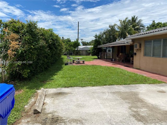 5616 Arthur St South, Hollywood, FL 33021