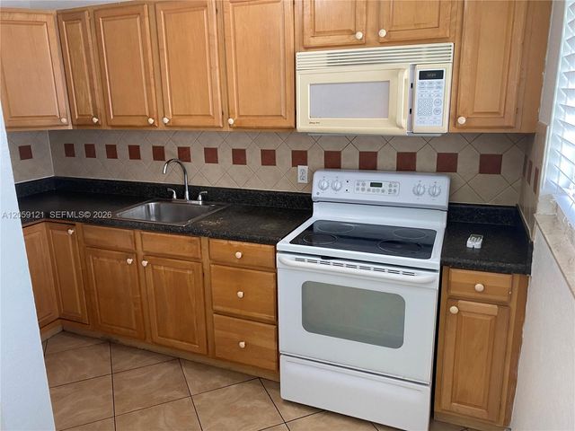 5616 Arthur St South, Hollywood, FL 33021