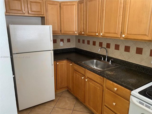 5616 Arthur St South, Hollywood, FL 33021