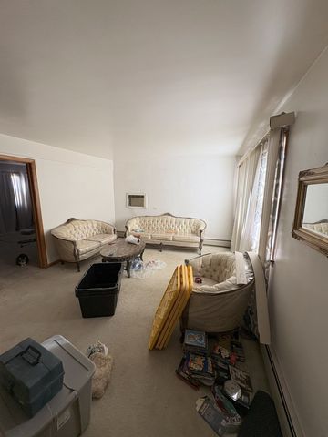 6556 W Barry Avenue E, Chicago, IL 60634