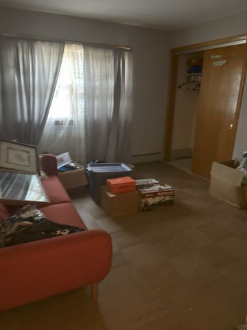 6556 W Barry Avenue E, Chicago, IL 60634