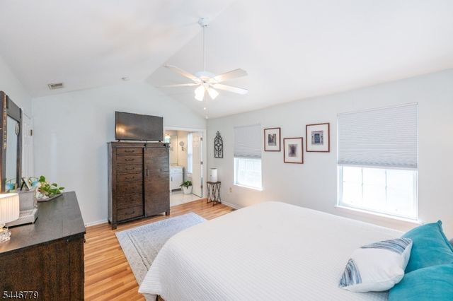 20 Bobolink Ct, Wayne Twp., NJ 07470