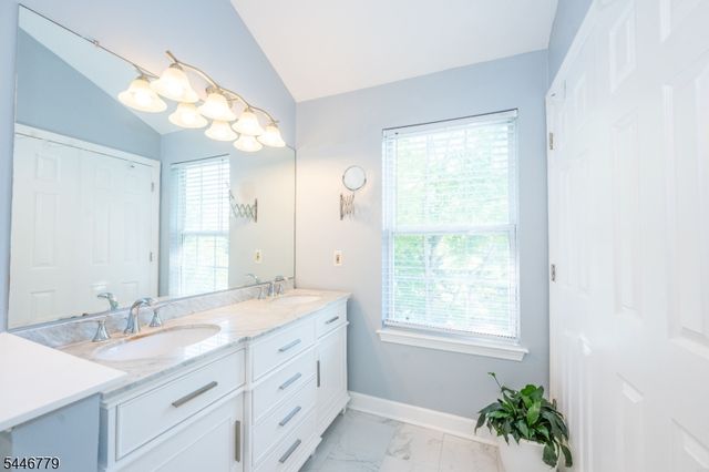 20 Bobolink Ct, Wayne Twp., NJ 07470